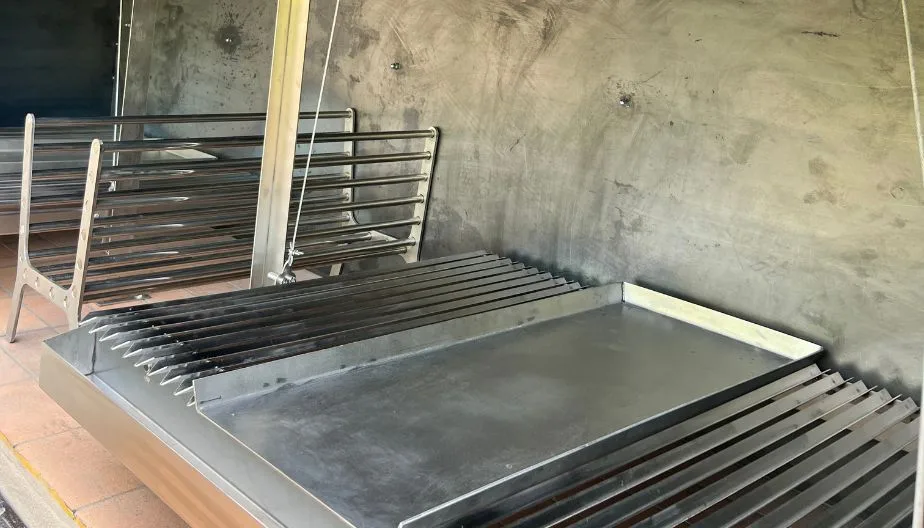 Barbacoa con mueble incorporado