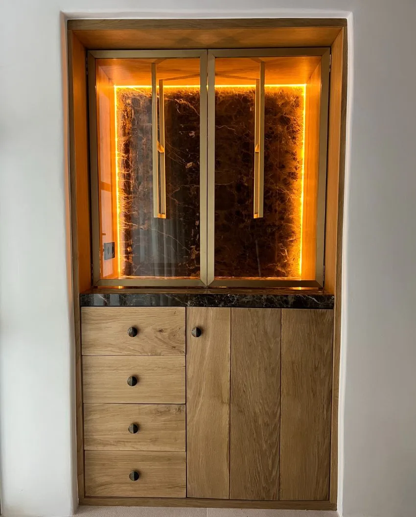 Mueble de hierro y madera
