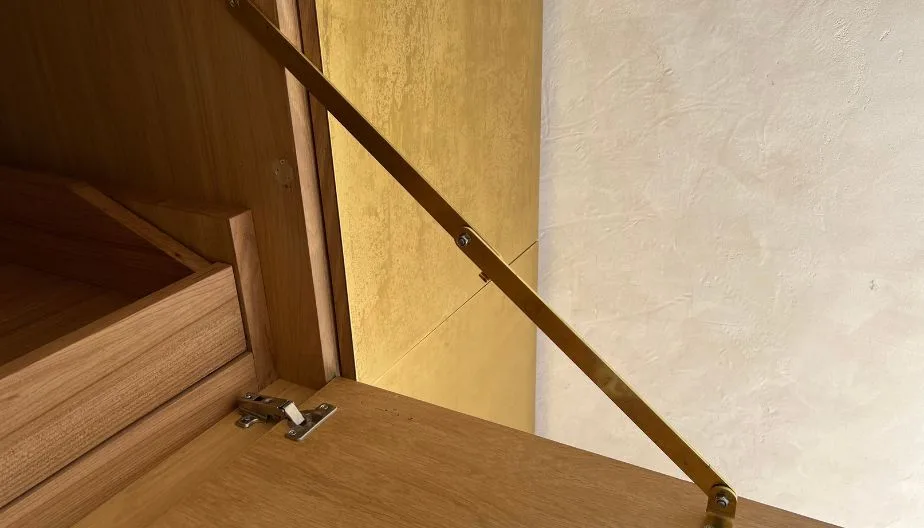 Mueble Latón 2