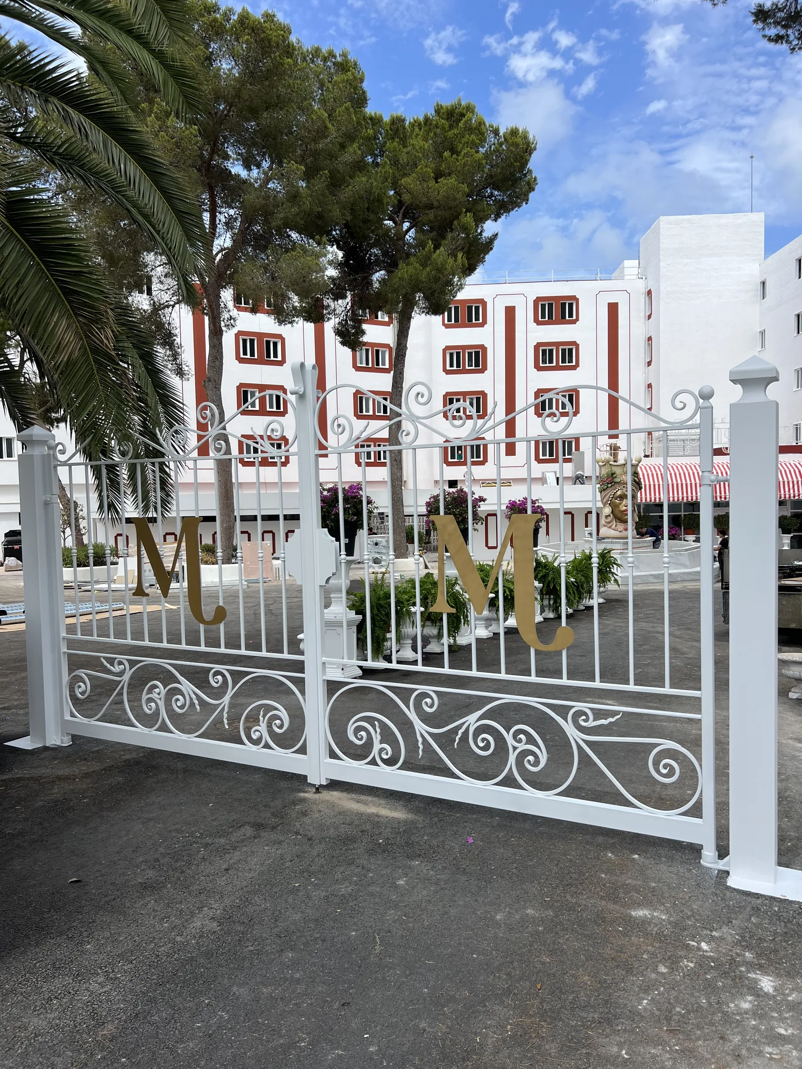 Portón de hierro blanco 5